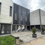 Luis de Vega reflexiona sobre la ética del fotoperiodismo en una exposición en el Centro de la Comunicación de Huelva