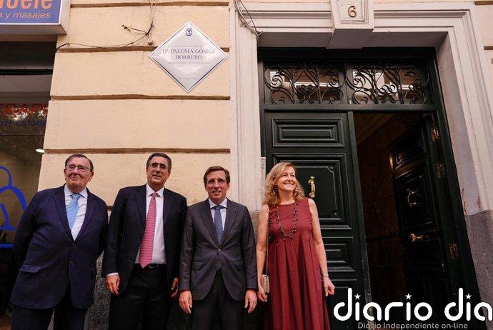 Madrid recuerda la "capacidad de concordia" de la periodista Paloma Gómez Borrero con una placa en su domicilio