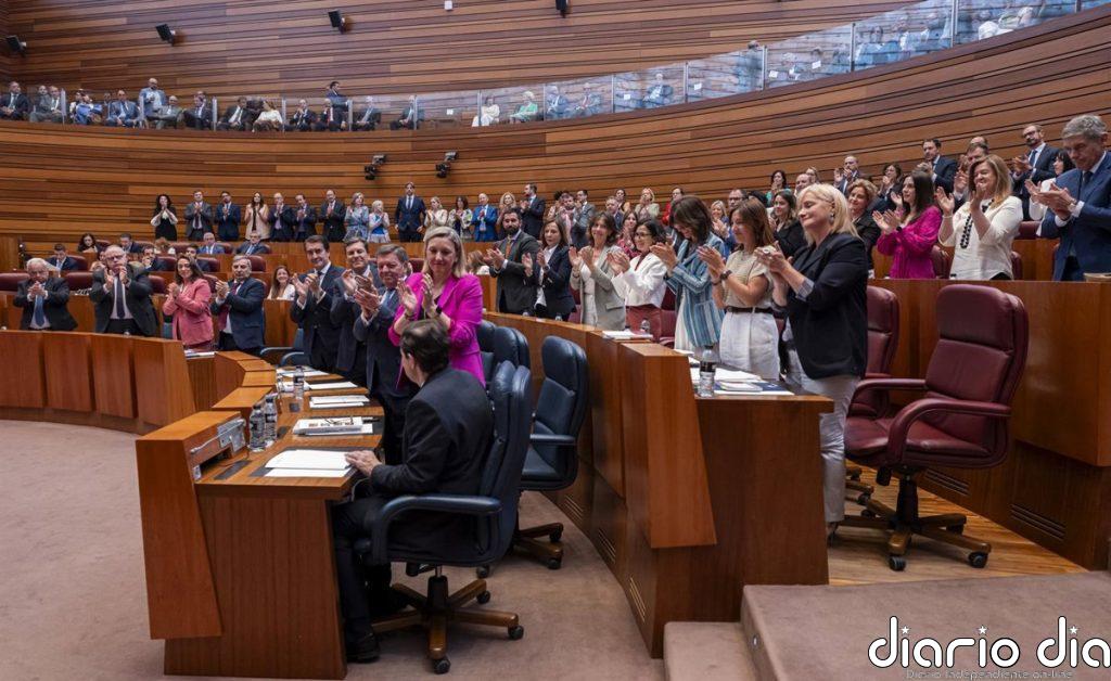 Mañueco, investido presidente de la Junta de Castilla y León para un tercer mandato con los únicos votos de PP y Vox