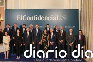 Mañueco reivindica el periodismo "libre" y "riguroso" en el acto '25 años de influencia' del diario 'El Confidencial'