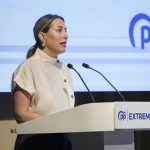 María Guardiola felicita a Ignacio Dancausa como líder de NNGG tras presentar una candidatura conjunta con Landáburu