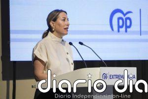 María Guardiola felicita a Ignacio Dancausa como líder de NNGG tras presentar una candidatura conjunta con Landáburu