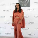 Marisa Jara luce su mejor piel con un look favorecedor: elegancia bohemia en clave terracota