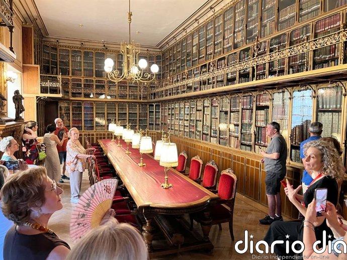 Más de 400 personas visitan el palacio provincial de la DPZ y el Sástago con motivo de Santa Isabel de Portugal