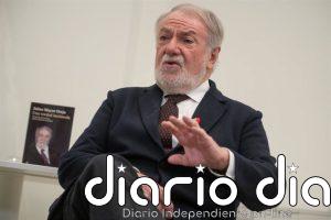 Mayor Oreja elogia la valentía de Ayuso, quien representa "una verdad incómoda" y sufre cada día "odio" y "envidia"