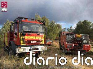 Medios aéreos y terrestres trabajan en la extinción de dos incendios en la provincia de Castellón