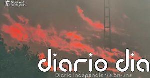 Medios aéreos y terrestres trabajan para controlar el incendio forestal de Forcall