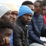 Migrantes llegados en patera reciben al Papa en Las Raíces: "Quizá pueda ayudarnos a obtener nuestros documentos"