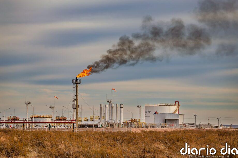 Milei celebra récords petroleros mientras los argentinos se empobrecen