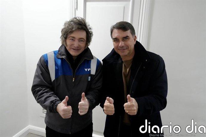 Milei se reúne con Flávio Bolsonaro y le traslada su apoyo para las elecciones generales de octubre en Brasil