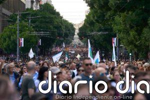 Miles de serbios vuelven a manifestarse contra el Gobierno de Vucic aun tras su anuncio de dimisión en "semanas"