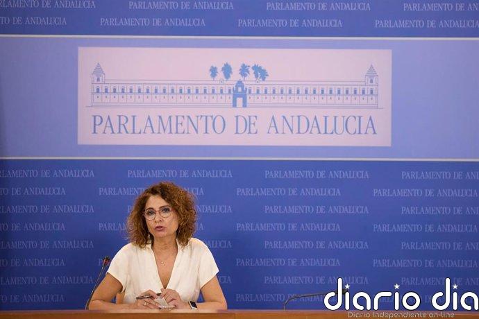 Montero afea a Moreno que la sanidad pública estará "bajo mínimos" este verano "para mayor beneficio de la privada"