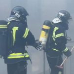 Movilizadas 19 dotaciones de Bomberos para extinguir un incendio en un edificio de San Blas-Canillejas