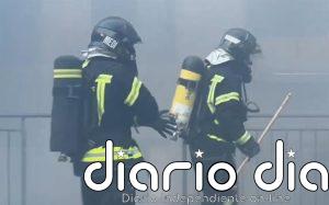Movilizadas 19 dotaciones de Bomberos para extinguir un incendio en un edificio de San Blas-Canillejas