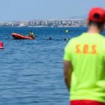 Muere una niña por ahogamiento en la playa de Costacabana de Almería capital