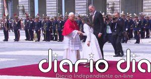 Multitudinaria bienvenida al papa León XIV en el Palacio Real en el inicio de su visita histórica a España