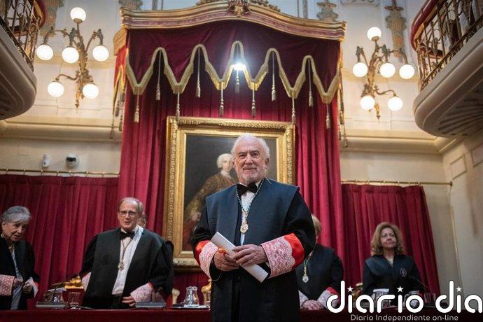 Muñoz Machado se convierte en el único intelectual miembro de tres reales academia en la actualidad