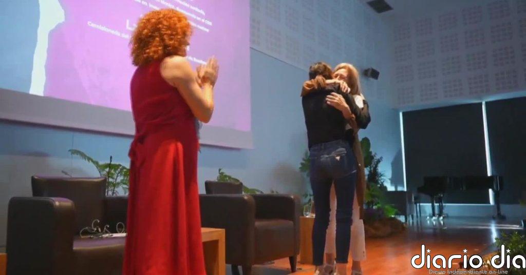 Nevenka, recibida con una ovación en su vuelta a Ponferrada 25 años después
