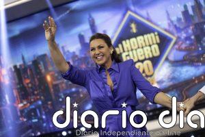 Niña Pastori tiene el 'dos piezas' más vibrante y elegante de la temporada: así iluminó el plató de 'El Hormiguero'