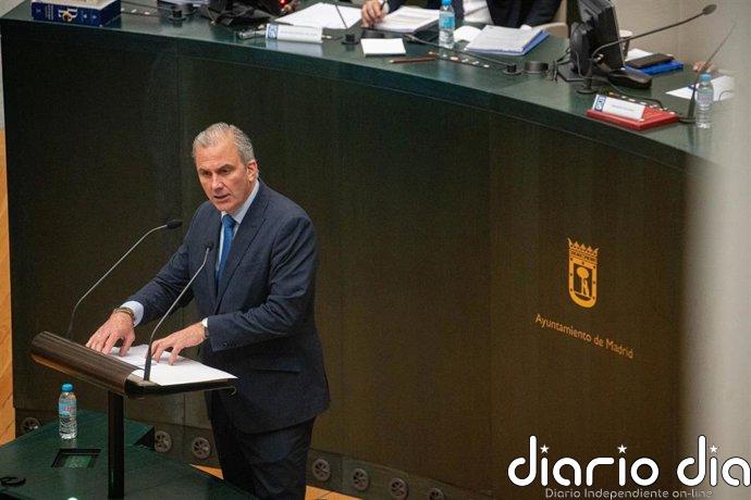 Ortega rechaza el Madrid "idílico" que dibuja Almeida y le acusa de "autocomplacencia" ante los problemas de la ciudad