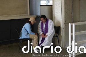 Papa - Medio centenar de sacerdotes confiesan a cientos de fieles en la vigilia en el Estadio Olímpico