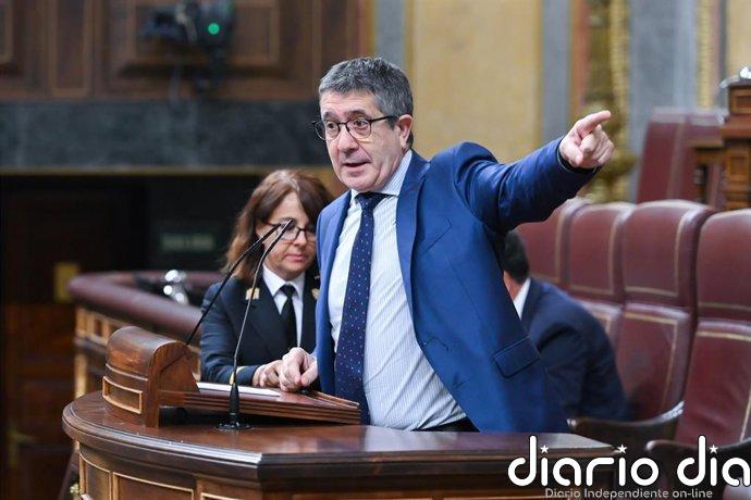 Patxi López estalla contra Feijóo por mencionar a su padre