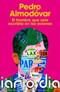 Pedro Almodóvar publicará el 29 de octubre su primera novela, 'El hombre que solo escribía en los aviones'