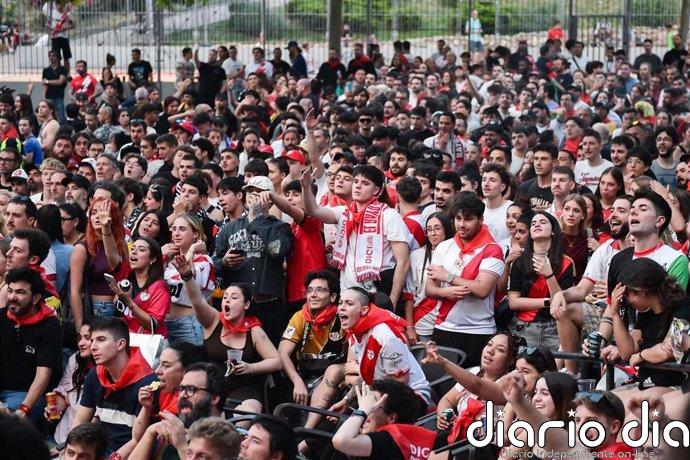 Podemos pide que se autorice instalar pantallas gigantes para ver partidos de fútbol cruciales aunque se oponga LaLiga