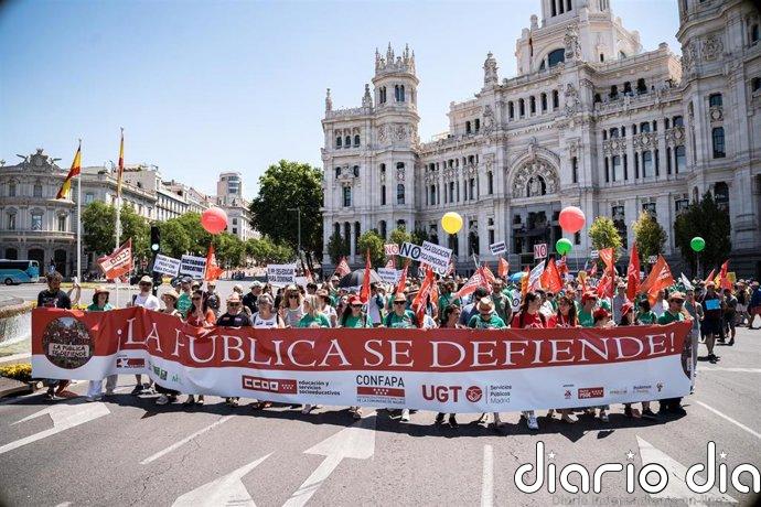 Profesores y familias recorren de nuevo Madrid este domingo ante la "insostenible" situación de la educación pública