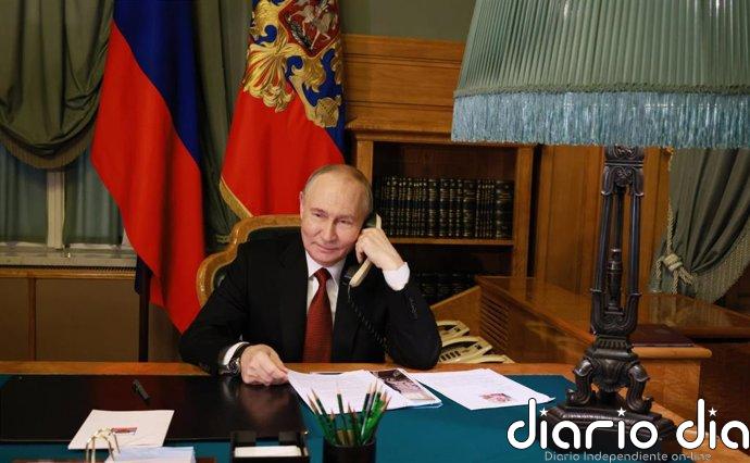 Putin traslada a Trump su disposición a reunirse con Zelenski, pero en Moscú