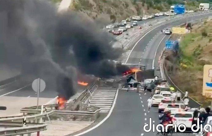 Reabierta la A-92 en Alfacar (Granada) tras el corte por el choque entre dos camiones