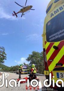 Rescatan a un motorista herido que había caído por un barranco en Josa i Tuixén (Lleida)