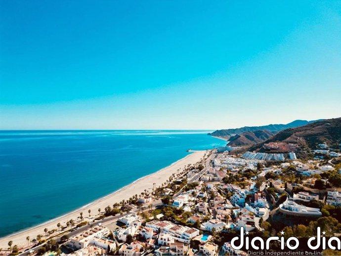 Rescatan el cadáver de un varón localizado al mediodía en una cala de Mojácar (Almería)