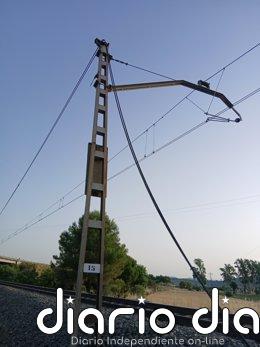 Restablecida la R14 entre Montblanc y Vilaverd (Tarragona) tras el robo de cobre de este lunes Cable cortado entre Montblanc y Vilaverd (Tarragona)