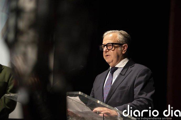 Salvador Fuentes pone en valor la recuperación de la peana del altar de San Rafael del Juramento