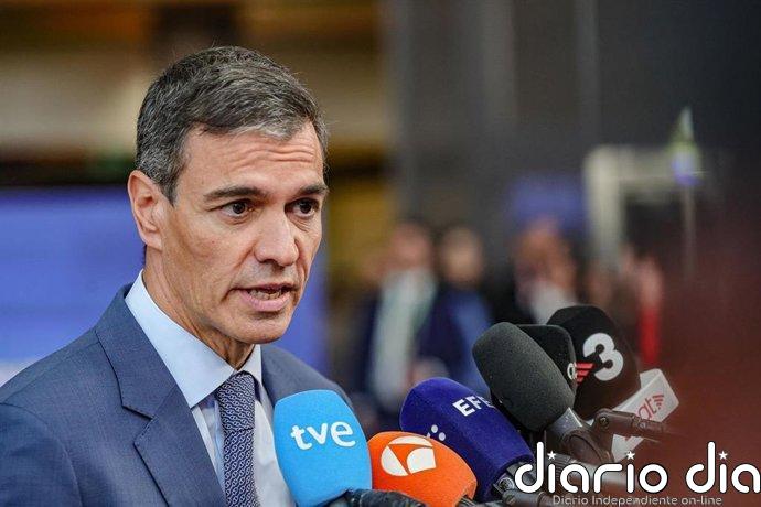Sánchez destaca que fue Zapatero quien reguló los regalos a presidentes y que le toca a él decidir si devuelve joyas