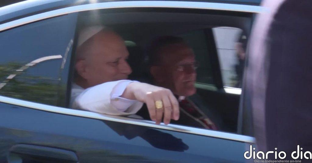 Sánchez llega entre abucheos a su reunión con el papa en la Nunciatura Apostólica