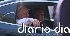 Sánchez llega entre abucheos a su reunión con el papa en la Nunciatura Apostólica