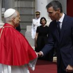 Sánchez se reúne este lunes con el Papa, al que escuchará en el Congreso junto a todos sus ministros menos Puente