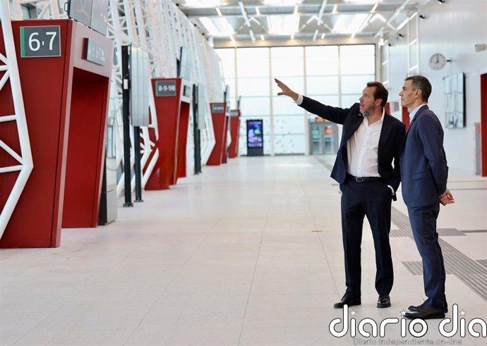 Sánchez y Puente supervisan el nuevo vestíbulo de Chamartín antes de su inauguración este martes