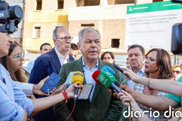 Sanz tilda de "ilegal" la prioridad nacional: "Mientras sea alcalde de Sevilla, todos tendrán los mismos derechos"