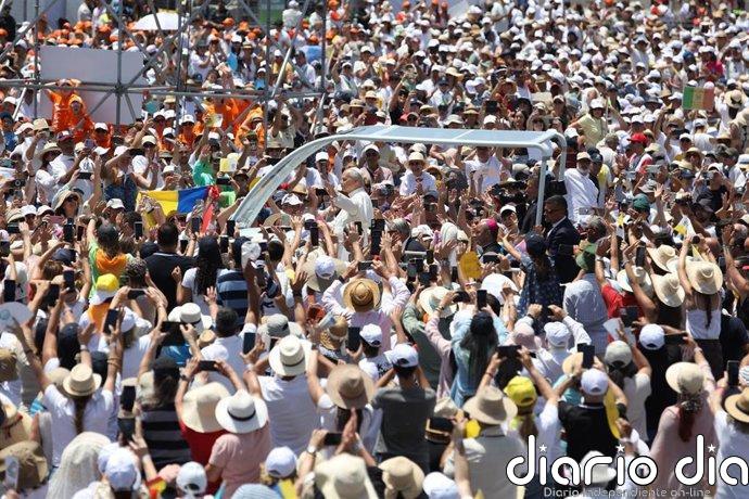 Séptimo y último día en España: con acogidos en Las Raíces, misa ante 35.000 fieles y vuelo en falcon