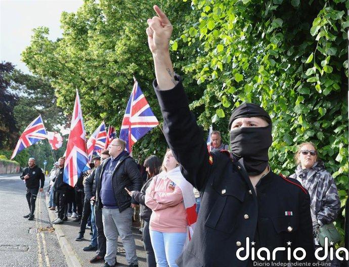 Starmer subraya que nada justifica la violencia y que la ley caerá sobre los autores de los ataques en Belfast