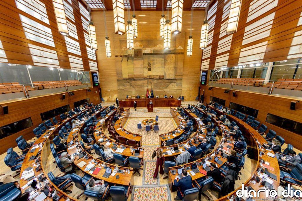 Tensión en la Asamblea por las víctimas: acusaciones cruzadas y la expulsión de un diputado de PSOE que se encara a PP