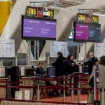 UE acuerda mantener nivel de compensación por retraso de vuelo, pero no garantiza maleta de mano gratuita