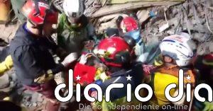 Últimos rescates en Venezuela: los rescatadores consiguen sacar a un niño de 12 años de entre los escombros
