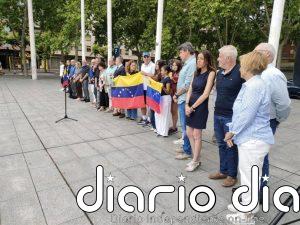 Un minuto de silencio en Logroño busca "llenar de luz y energía a Venezuela"