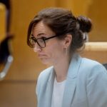 Un nuevo libro analiza la gestión de la ministra de Sanidad, Mónica García
