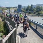 Una treintena de personas participa en una 'bicimarcha' desde Astillero a Sarón para reivindicar el papel de la bici