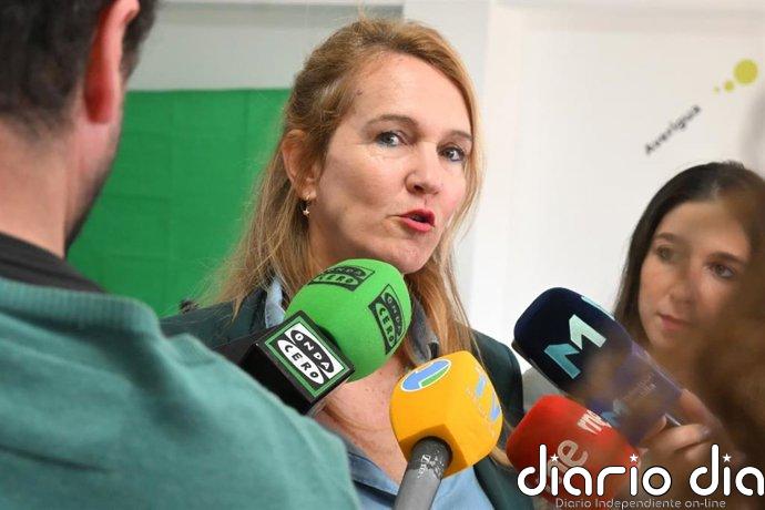 Unos 200 docentes se concentran en Melilla después de que un alumno arrojara una silla a un profesor al recoger su nota